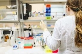pharmacy technician working in pharmacy.