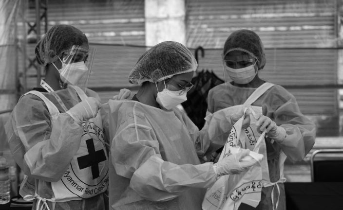 healthcare workers wearing ppe.